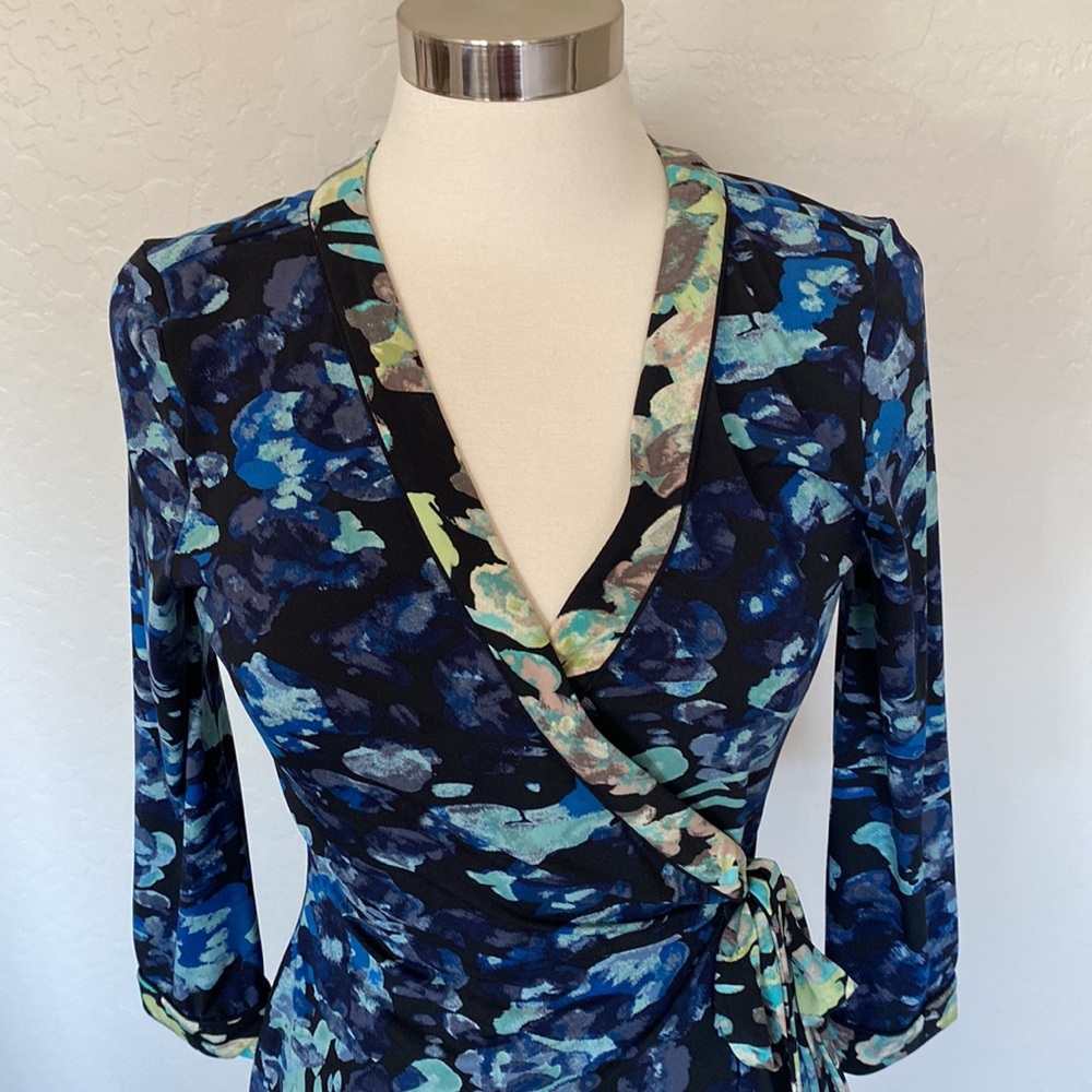 BCBG Maxazria Adele Blue Green Watercolor Print Wrap Dress Size Medium